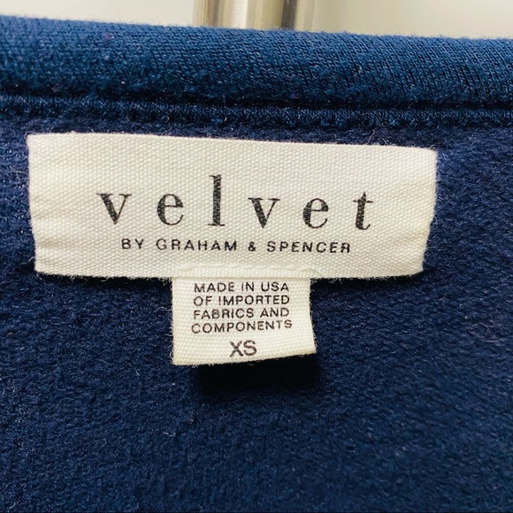 Velvet Graham & Spencer Long Sleeved Top w/black Velvet sleeves and navy bodice - Picture 4 of 4